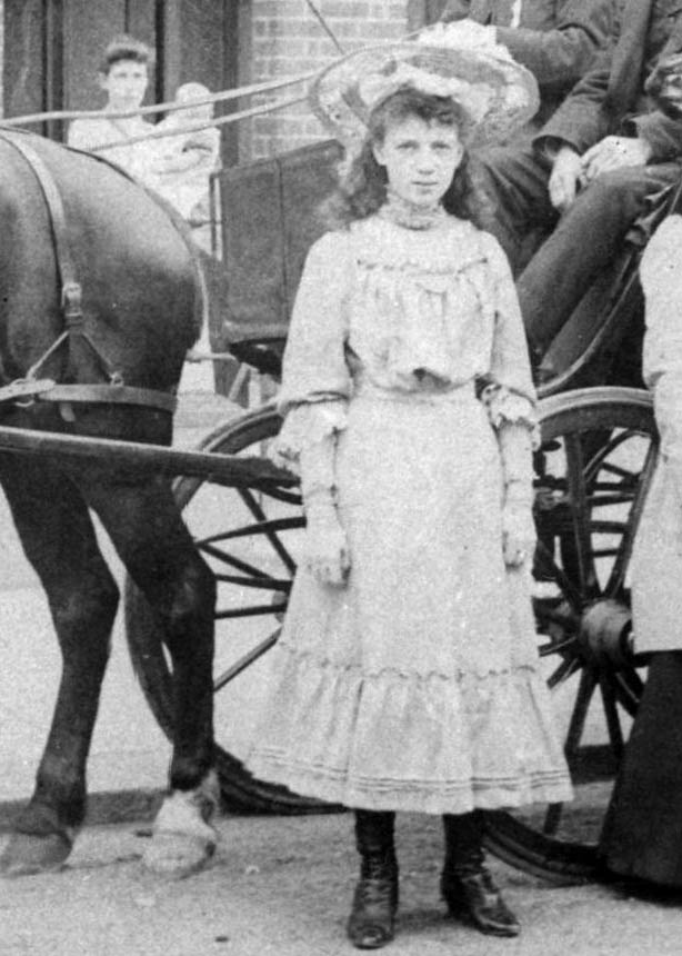 Maud Rose Joyce, ~1906 at possibly either Rose or Caroline's wedding