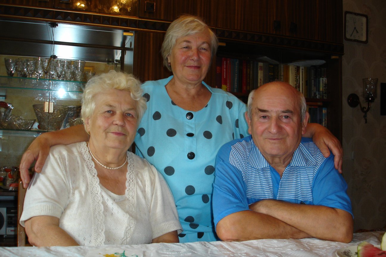 Genrietta with friends of her husband, Moscow, 13 August 1998