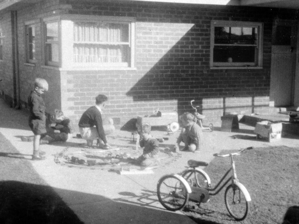 Paul, Graham & friends at 9 Vunabere Avenue