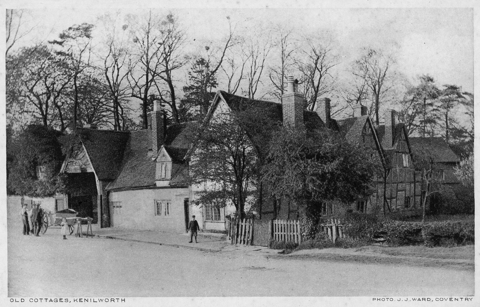 Old Cottages, Kenilworth (Photo J.J. Ward, Coventry)