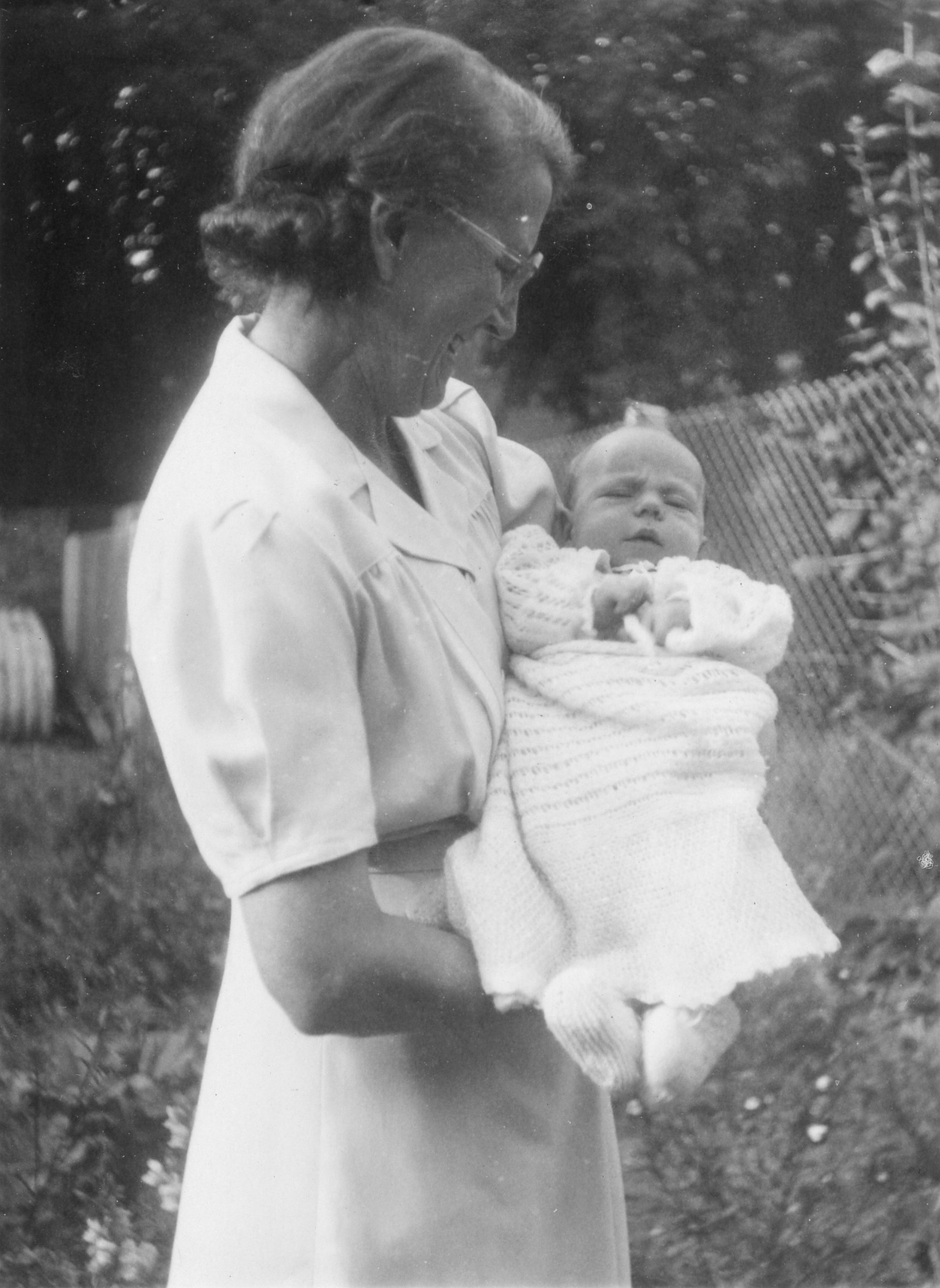 Grandma Lee with Paul aged 7 weeks