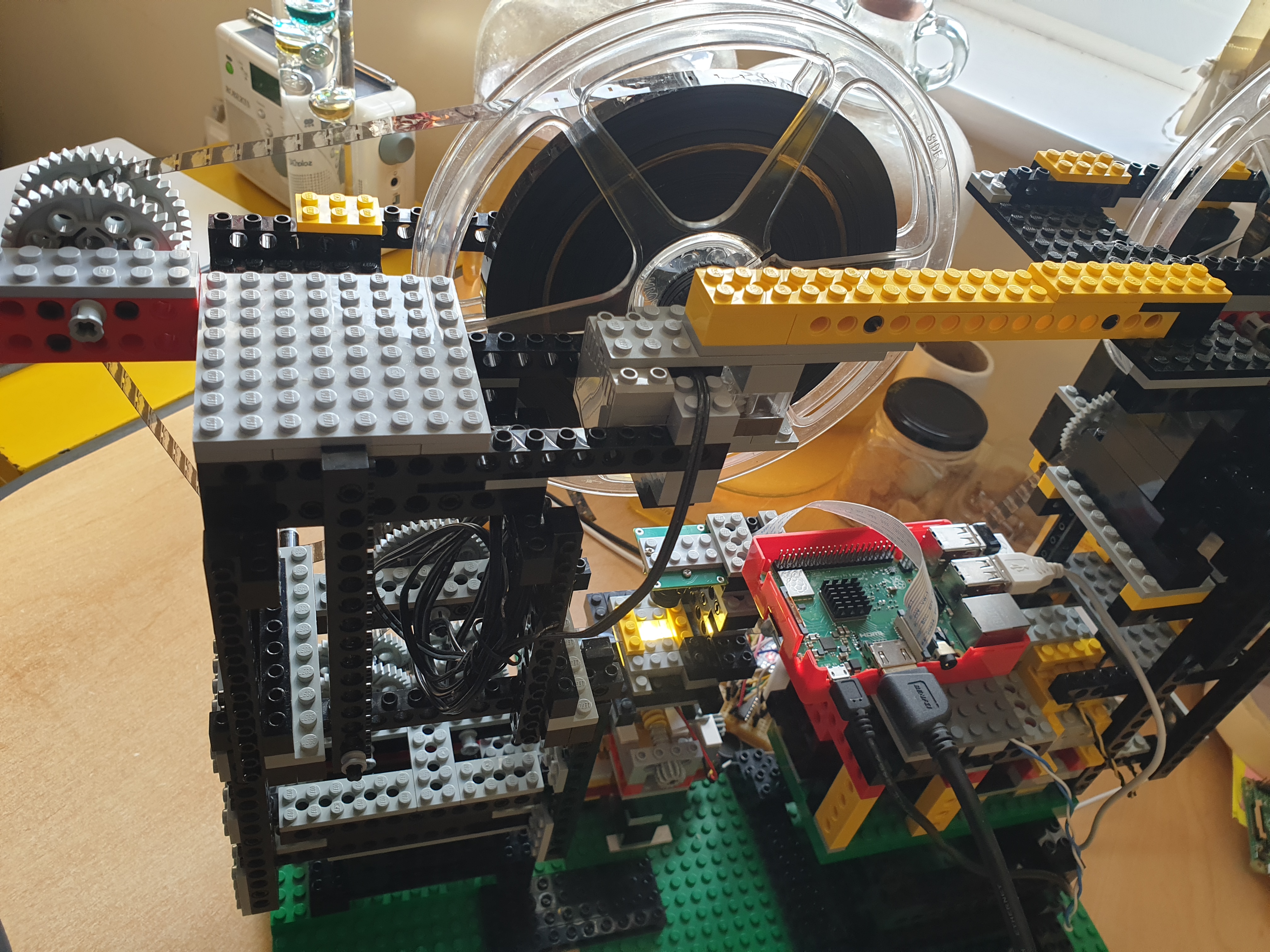 Video of the 9.5mm cine film scanner