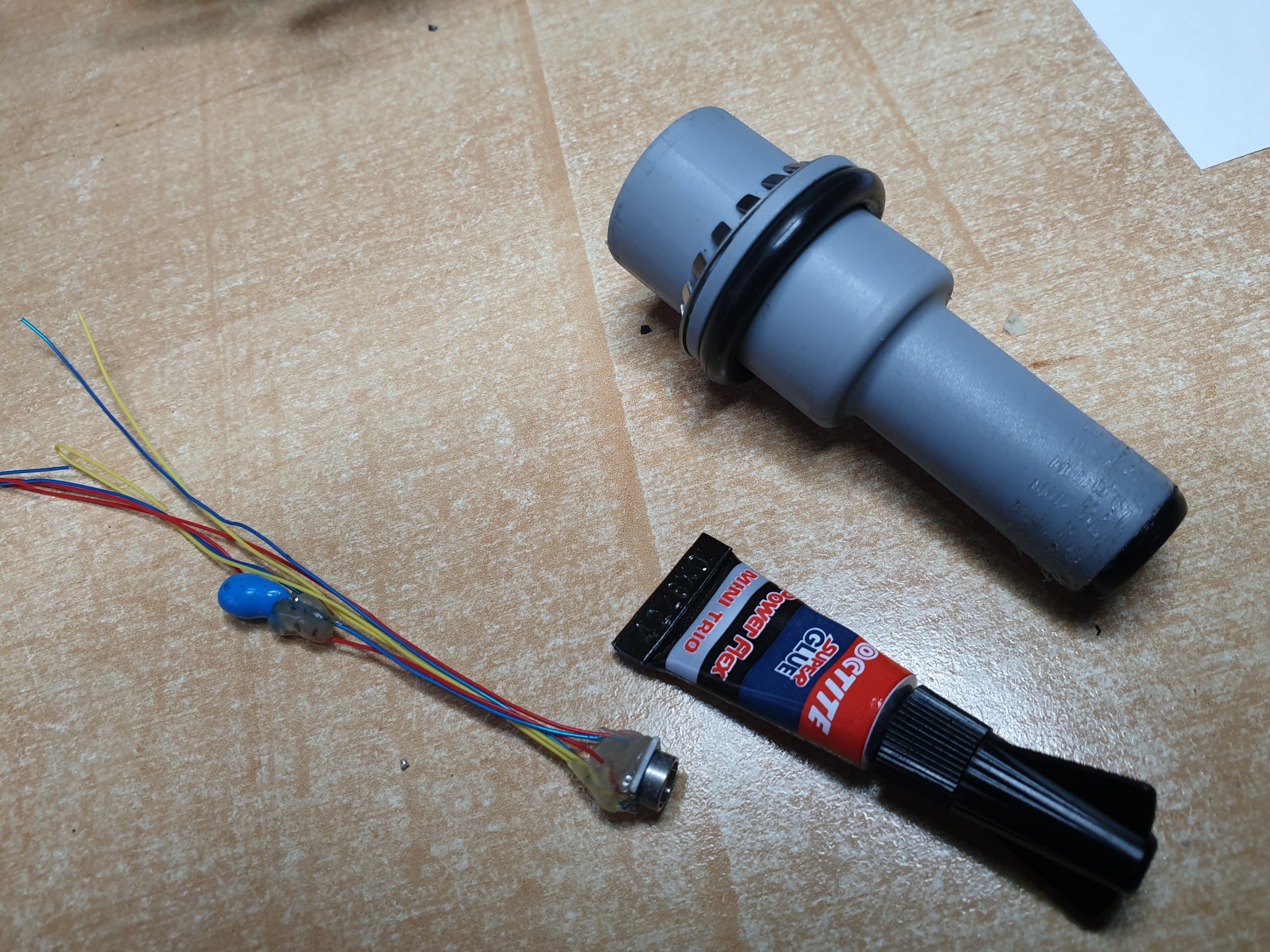 MS5540 with leads & 47uf supply decoupling capacitor