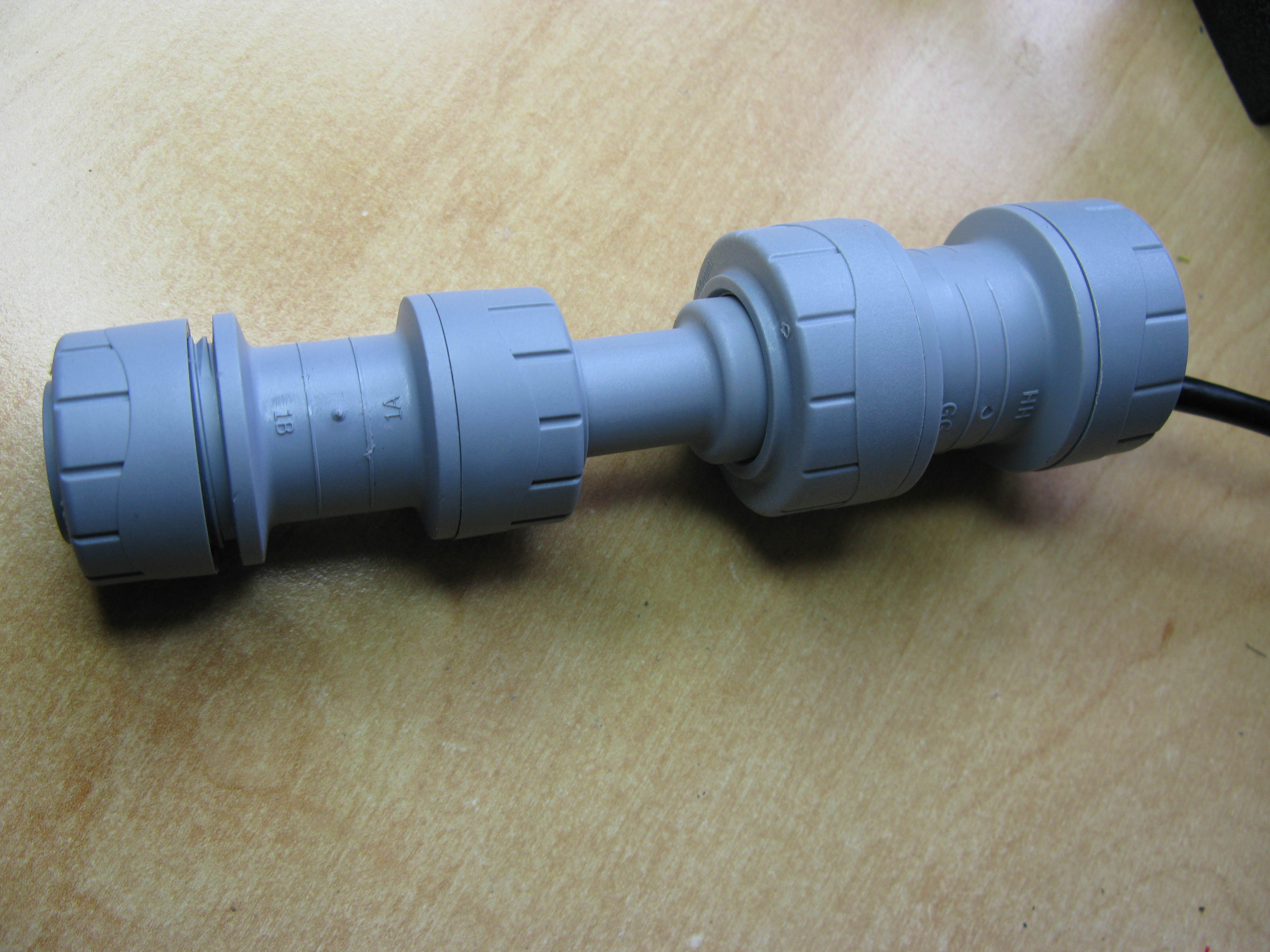 Connected via spigot reducer to 22mm straight coupler