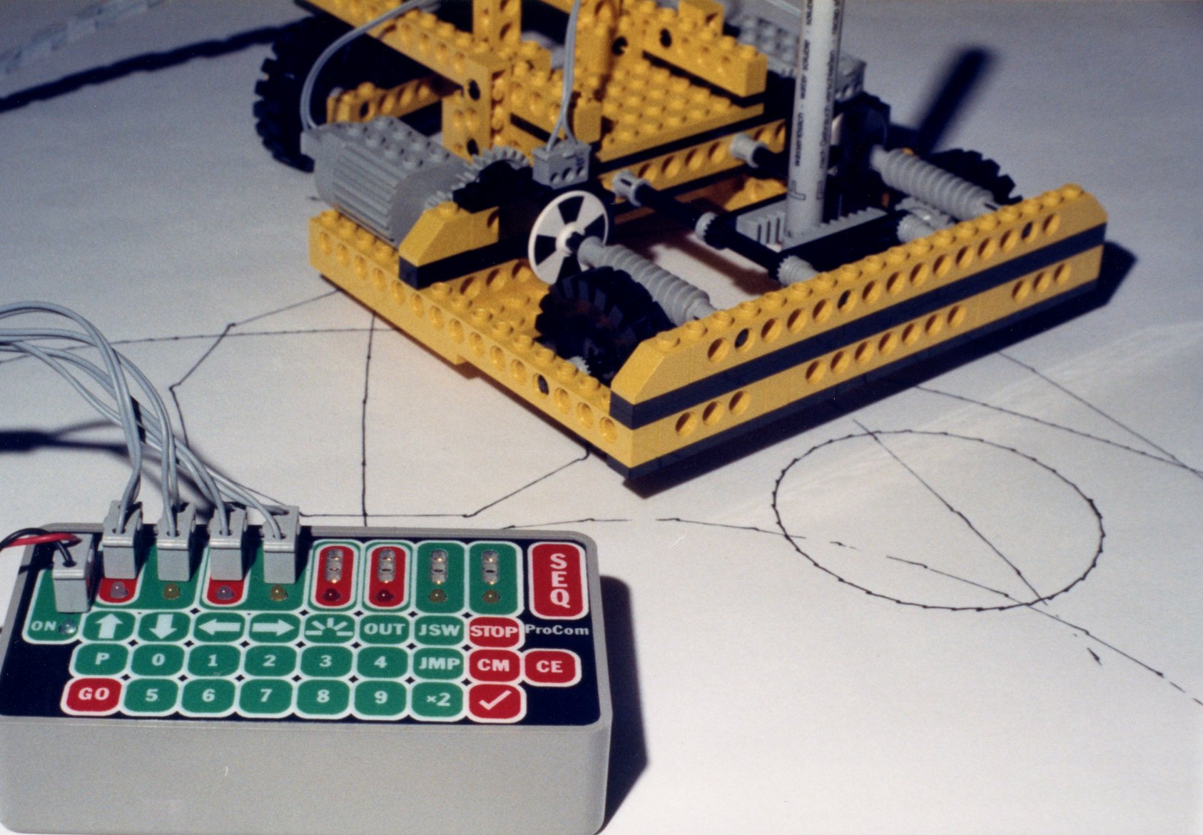 SEQ drawing with a LEGO turtle